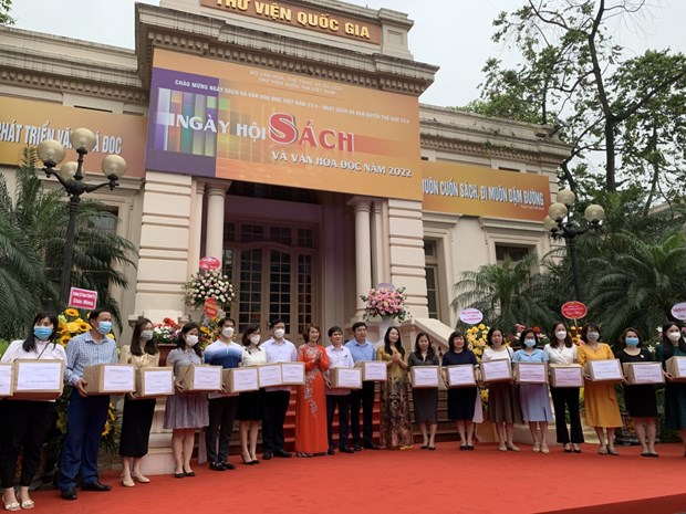 2022年越南图书和阅读文化日活动在河内花彩亮相 hinh anh 1