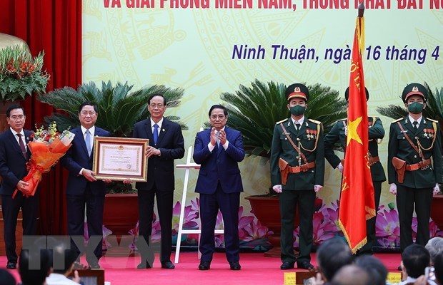 越南政府总理范明政出席宁顺省重设30周年庆典 hinh anh 2