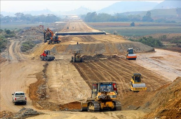 越南下决心在2022年内完成北南高速361公里的目标 hinh anh 1
