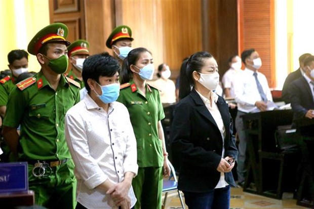 “越南国家临时政府”恐怖组织12名成员和支持者出庭受审 hinh anh 1