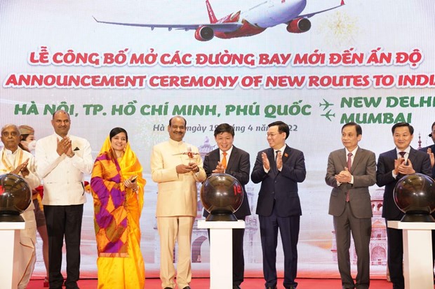越捷开通越南与印度新航线 王廷惠和奥姆•博拉出席公布仪式 hinh anh 1