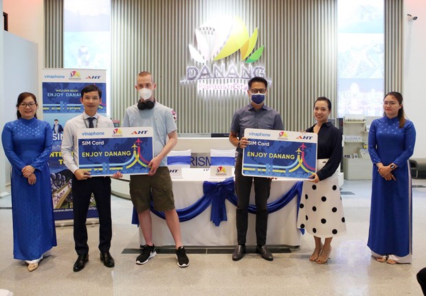 越南旅游：岘港市向到访国际游客赠送5万张4G流量卡 hinh anh 1