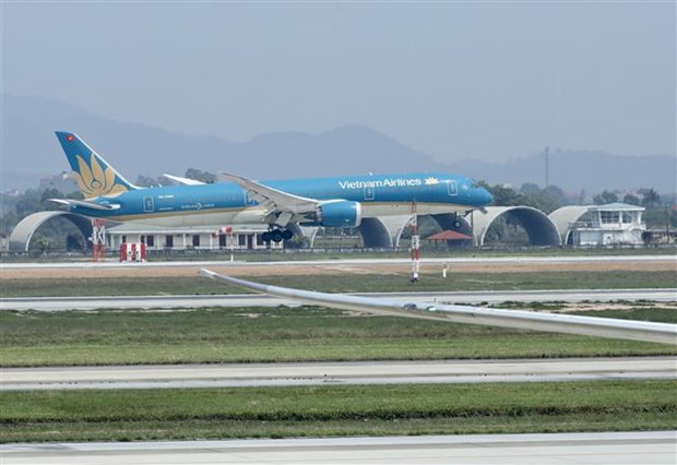 越南内排国际机场的第二条跑道自4月23 日7时起恢复使用 hinh anh 1