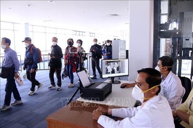 老挝要求乘客在入境前 24 小时内持有COVID-19检测结果 hinh anh 1