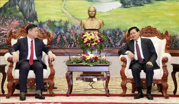 老挝党和国家领导人会见越共中央宣教部代表团 hinh anh 1