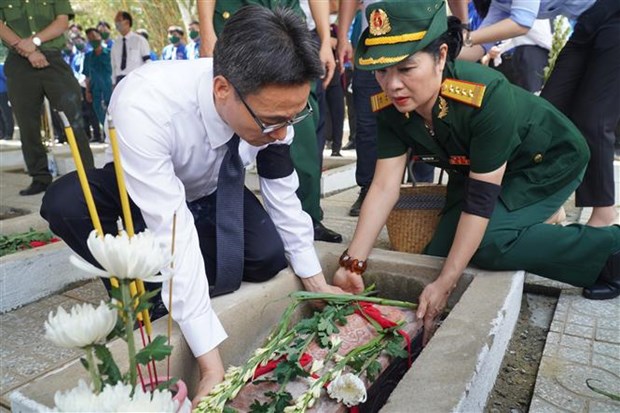 同奈省为特工部队10团烈士举行追悼会和安葬仪式 hinh anh 1