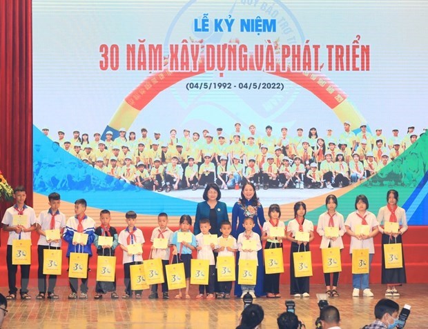 越南国家副主席武氏映春出席越南儿童保护基金会成立30周年典礼 hinh anh 1