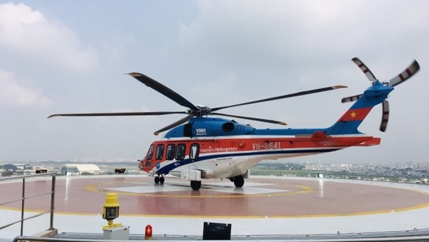 首批游客乘坐直升机俯瞰胡志明市 hinh anh 1