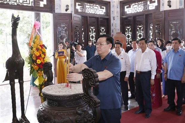 国会主席王廷惠出席龙湖营成立290周年、永隆省成立190周年、永隆省重设30周年庆典 hinh anh 2