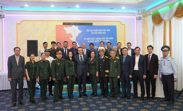 俄罗斯越南老兵协会举行越南南方解放、国家统一47周年纪念活动 hinh anh 1