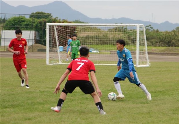 越南人足球比赛首次在日本冲绳县举行 hinh anh 1