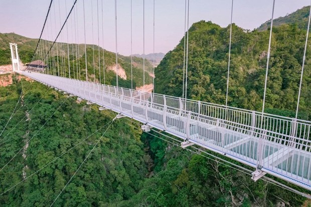 美如画般的世界最长人行玻璃桥受到国际媒体的关注 hinh anh 1