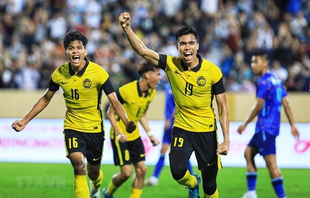 第31届东运会男足比赛：马来西亚U23队2比1战胜泰国U23队 hinh anh 1