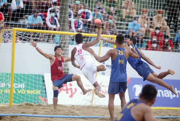 第31届东运会：越南男子沙滩手球队以2:0击败菲律宾男子沙滩手球队 hinh anh 2