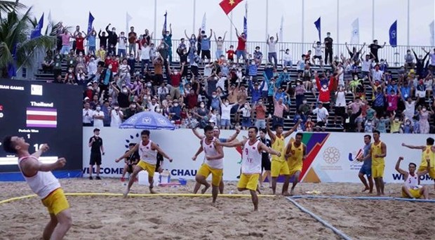 第31届东南亚运动会：最后一投得分，越南男子沙滩手球队战胜泰国队 hinh anh 2