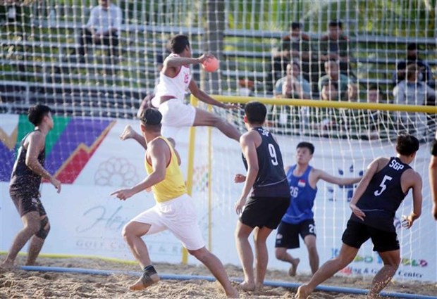 第31届东运会：越南男子沙滩手球队四连胜 暂居积分榜榜首 hinh anh 1