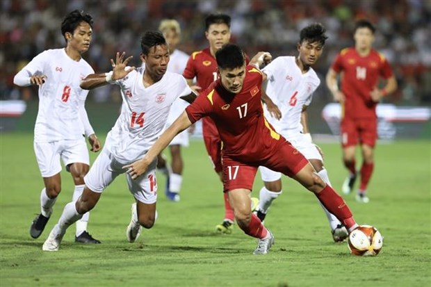 第31届东运会男足比赛： 越南队以1比0击败缅甸队 名列小组首位 hinh anh 4