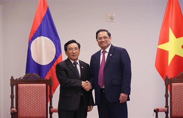 越南政府总理范明政会见老挝总理潘坎·维帕万 hinh anh 1