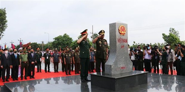 第一届越柬边境国防友好交流活动举行 hinh anh 1