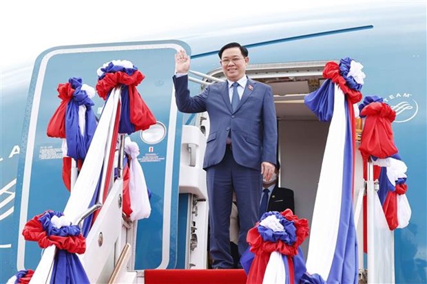 越南国会主席王廷惠开始对老挝人民民主共和国进行正式访问 hinh anh 1