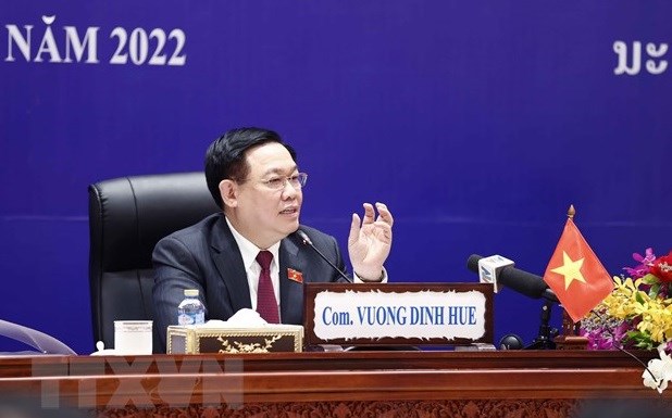 越南国会主席王廷惠会见老挝国会副主席 hinh anh 1