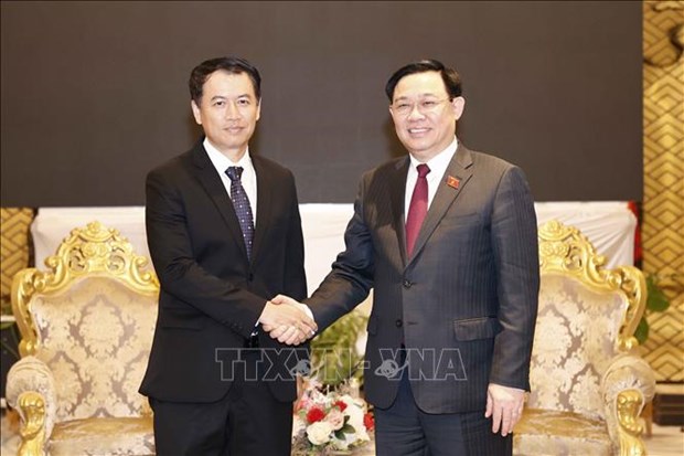越南国会主席王廷惠会见老挝国家审计署审计长马莱通科马西斯 hinh anh 1