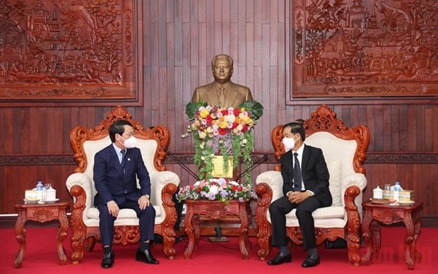 越南国会主席王廷惠会见老挝技术和通信部部长兼老越友好协会主席 hinh anh 2