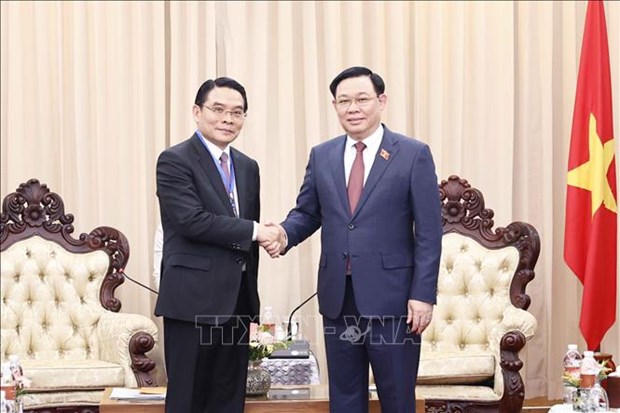 国会主席王廷惠会见老挝占巴塞省委书记兼省长维莱翁 hinh anh 1