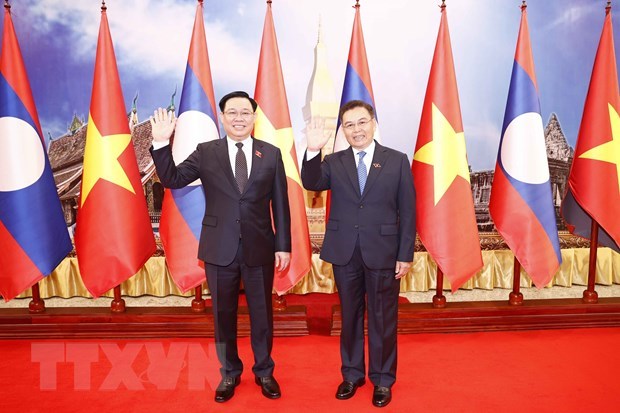 越南国会主席王廷惠圆满结束对老挝的正式访问 hinh anh 1