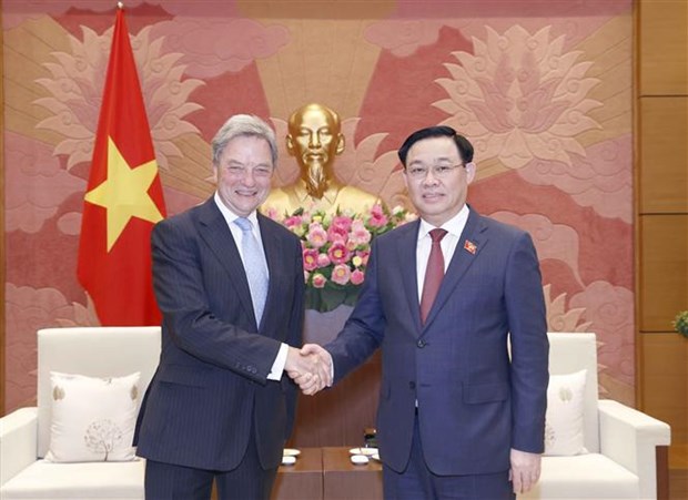 越南国会主席王廷惠会见波音国际总裁迈克尔·阿瑟 hinh anh 1