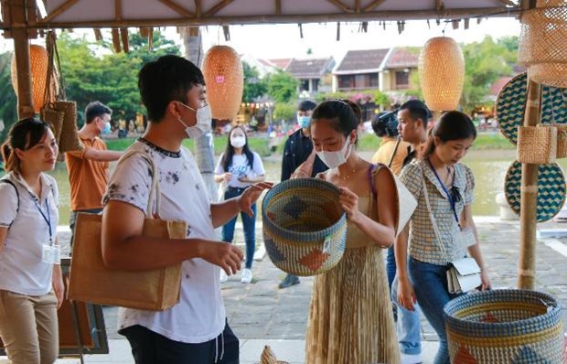 2022年广南省区域传统手工艺节吸引150家企业参加 hinh anh 1