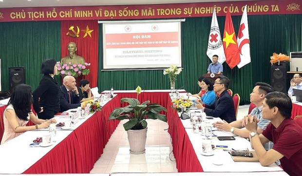 越南和加拿大红十字在人道主义活动上开展务实合作并互相支持 hinh anh 1