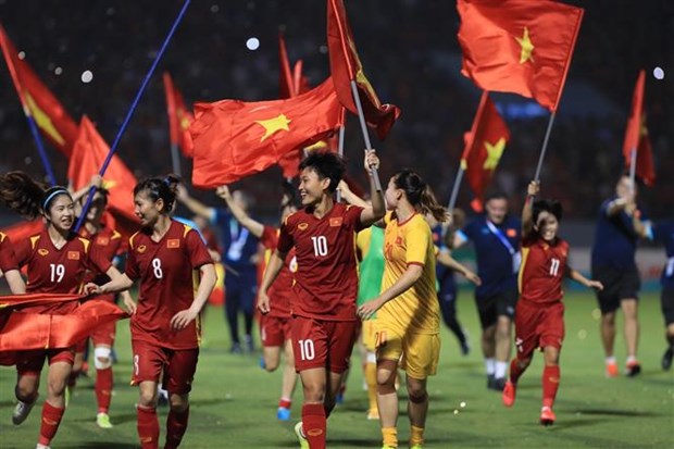 越南女足队以1比0击败泰国女足队夺得女足金牌 阮春福和范明政致信祝贺 hinh anh 6