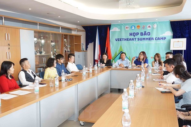 2022年欧洲越南青年大学生夏令营将于8月在捷克开营 hinh anh 1