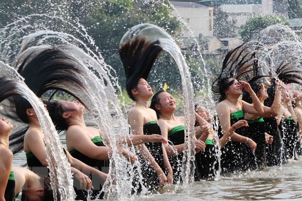 新年洗头节——莱州省白泰族同胞的文化之美 hinh anh 1
