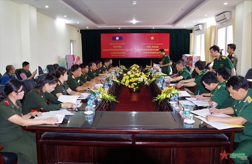 清化省军事指挥部与老挝华潘省军事指挥部签署合作协议 hinh anh 1