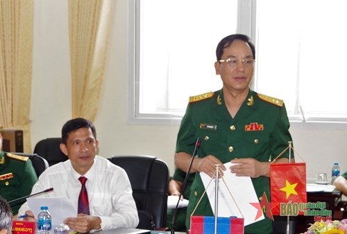 清化省军事指挥部与老挝华潘省军事指挥部签署合作协议 hinh anh 2