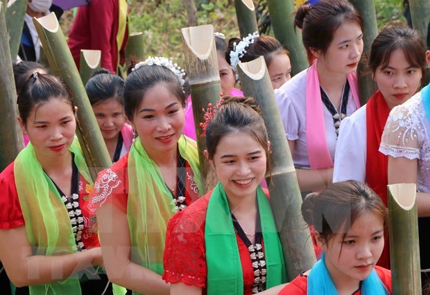 新年洗头节——莱州省白泰族同胞的文化之美 hinh anh 2