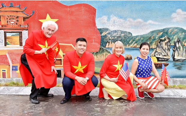 越南女画家通过绘画搭建越美两国友谊桥梁 hinh anh 1