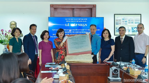 越南第三国家档案馆接受20世纪初越南行业图集 hinh anh 1