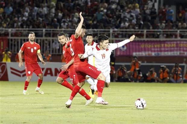 国际足球友谊赛：越南队以2比0战胜阿富汗队 hinh anh 2