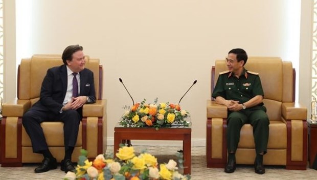 越南国防部长潘文江会见美国驻越南大使马克·埃文斯·纳珀 hinh anh 1