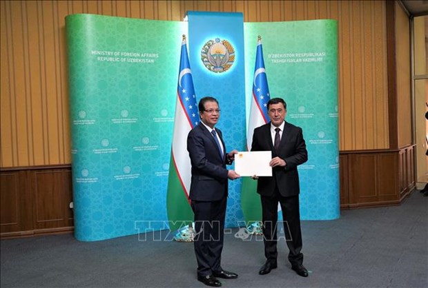 越南驻乌兹别克斯坦大使邓明魁：全力以赴扩大和深化两国互利合作 hinh anh 1