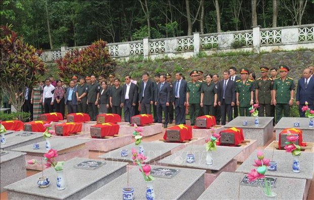 昆嵩省为在老挝和柬埔寨牺牲的烈士举行追悼会和安葬仪式 hinh anh 1