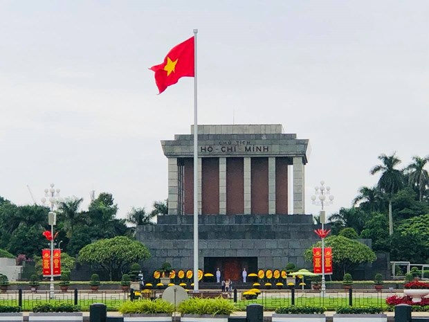 胡志明主席陵墓和英雄烈士纪念碑自6月13日起暂停参瞻接待活动 hinh anh 1