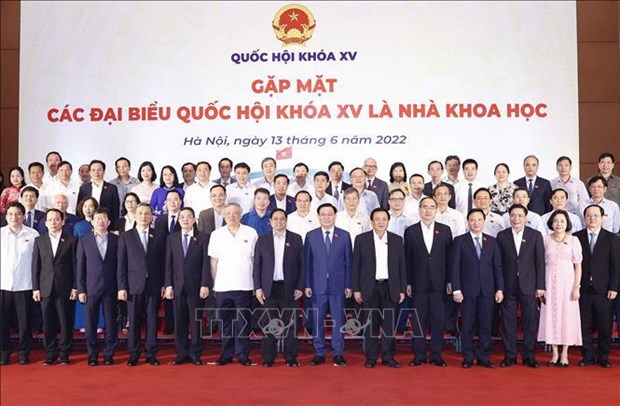 越南高层领导人会见国会科学家代表 hinh anh 1