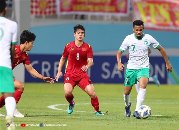2022年亚足联U23亚洲杯1/4决赛：越南队以0比2输给沙特阿拉伯队 止步于1/4决赛 hinh anh 2