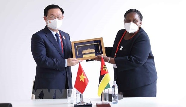 莫桑比克议会议长正式访问越南：促进越莫传统友好关系的发展 hinh anh 1