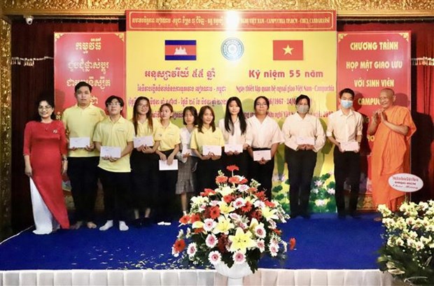 胡志明市向柬埔寨留学生提供5亿越盾奖学金 hinh anh 1