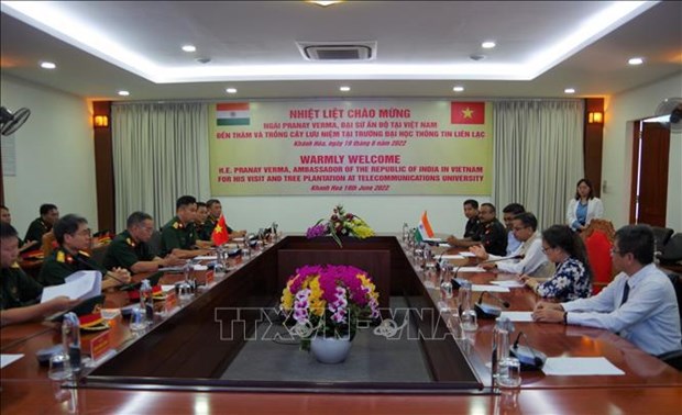 印度驻越南大使造访通信军官学校 hinh anh 1